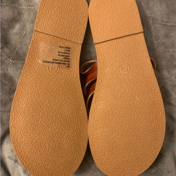 Universal Thread Sandals - Picture 4 of 5